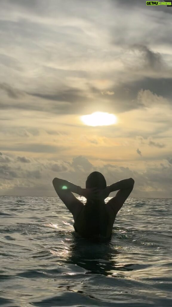 Alla Mikheeva Instagram - 🌊🌴 #maldives #sunset