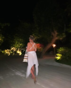 Alla Mikheeva Instagram - 🌴 🌊 

#maldives 
#surf