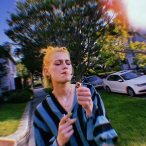 Alli Neumann Instagram - wahrhafte punks..hören heute auf!