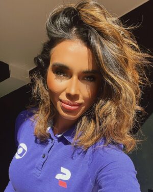 Alline Calandrini Instagram - Brasil 4 x 0 Chile neste domingo marcando a despedida da Seleção  feminina antes da Copa do Mundo.
Contamos a história do jogo no Sportv, com direito a uma hora de pré-jogo. 

Boa sorte na Copa do Mundo, Brasil! 👊🏽👊🏽👊🏽👊🏽