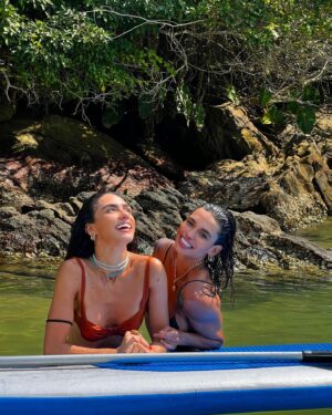 Alline Calandrini Instagram - 🌞 dias agradecendo Deus por vivenciar momentos intensos nessa beleza natural que é a natureza. ✨

Obrigada por vivenciar tudo isso comigo, amor ❤️