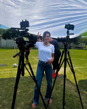 Alline Calandrini Instagram - Uma sexta inteira de gravação e muita animação com a turma do @viuhub 🧡✨