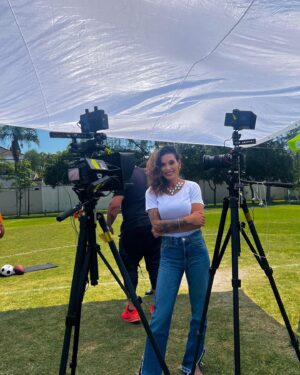 Alline Calandrini Instagram - Uma sexta inteira de gravação e muita animação com a turma do @viuhub 🧡✨