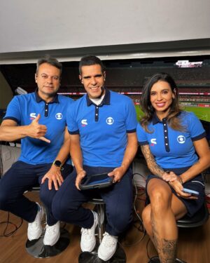 Alline Calandrini Instagram - Noite de São Paulo 2 x 1 Fluminense 

Jogo bom de fazer 🤟🏽 mas com a companhia desses dois aí, fica melhor ainda. Vocês são demais, parceiros. 
Obrigada pela audiência de todos.