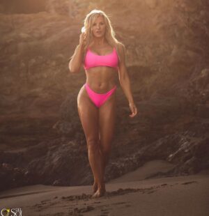 Allison Dunbar Thumbnail - 18.6K Likes - Top Liked Instagram Posts and Photos