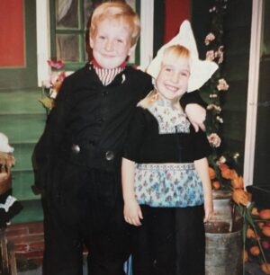 Allison Mack Instagram - Another classic from the old family album... our days as Dutch farmers ... #bellylaugh #throwbackthursday #brotherlove #nourishment #memories
