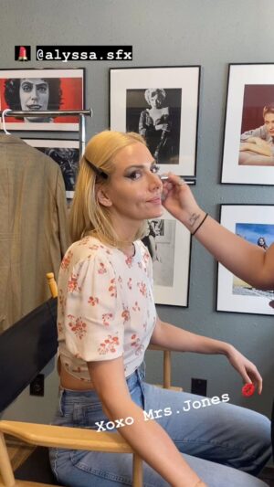 Allison McAtee Instagram - #bts #beautyday 💋#hmu
#setlife #actormoments #film
