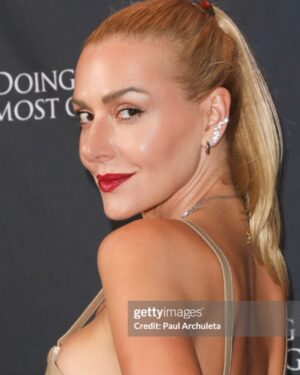 Allison McAtee Instagram - Fun #nighout❤️ Thank you @salvationarmyus for always doing #themostgood 🔔 and for hosting such a #goregous #gala ✨
My #stunningdress is the spectacular #designer @designsbyrjg 🤍 #luxuryfashionfriday #fairytaledress #losangeles #actress #redcarpet #beverlyhills
