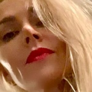 Actress Allison McAtee HD Instagram Photos and Wallpapers May 2024