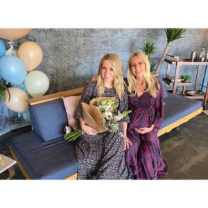 Allison Munn Instagram - Happy #nationalsiblingday to my beautiful sister, @meredithmunn, who is giving me TWO nephews in a matter of weeks!! 💙💙