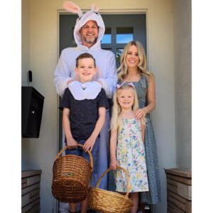 Allison Munn Instagram - Happy Easter to all who celebrate. 🐰