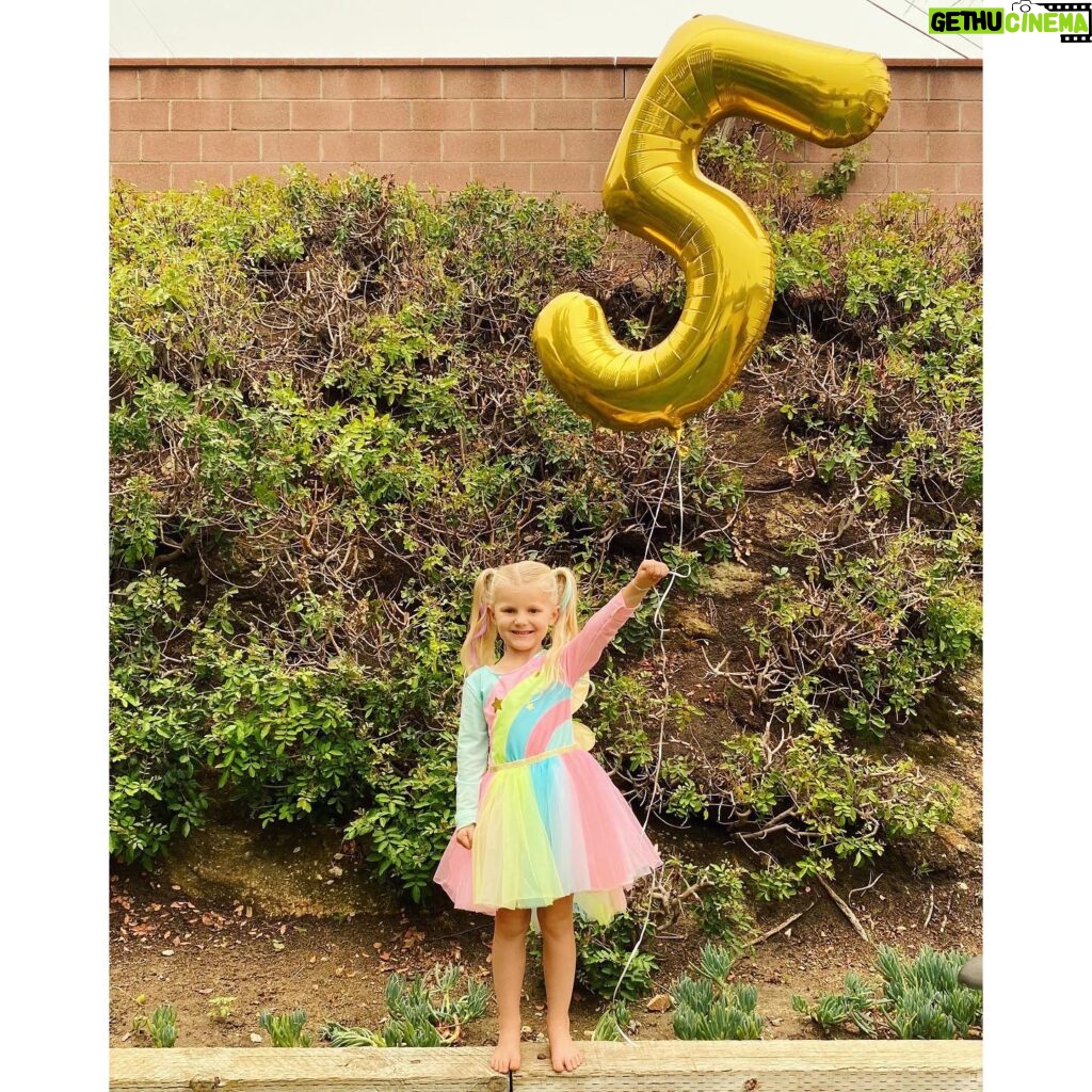 Allison Munn Instagram - We’re on Day 182 of quarantine & wildfires are raging nearby but this magical kid just turned 5 & that’s something to celebrate. 🖐