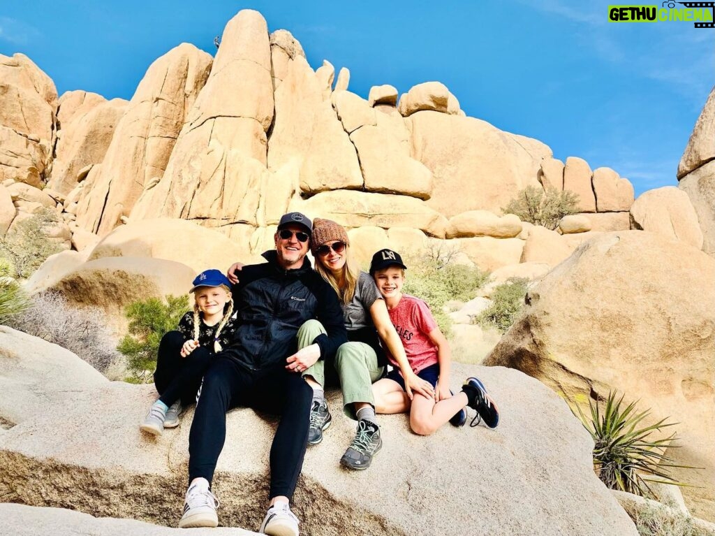 Allison Munn Instagram - Family weekend in the desert. 🧡