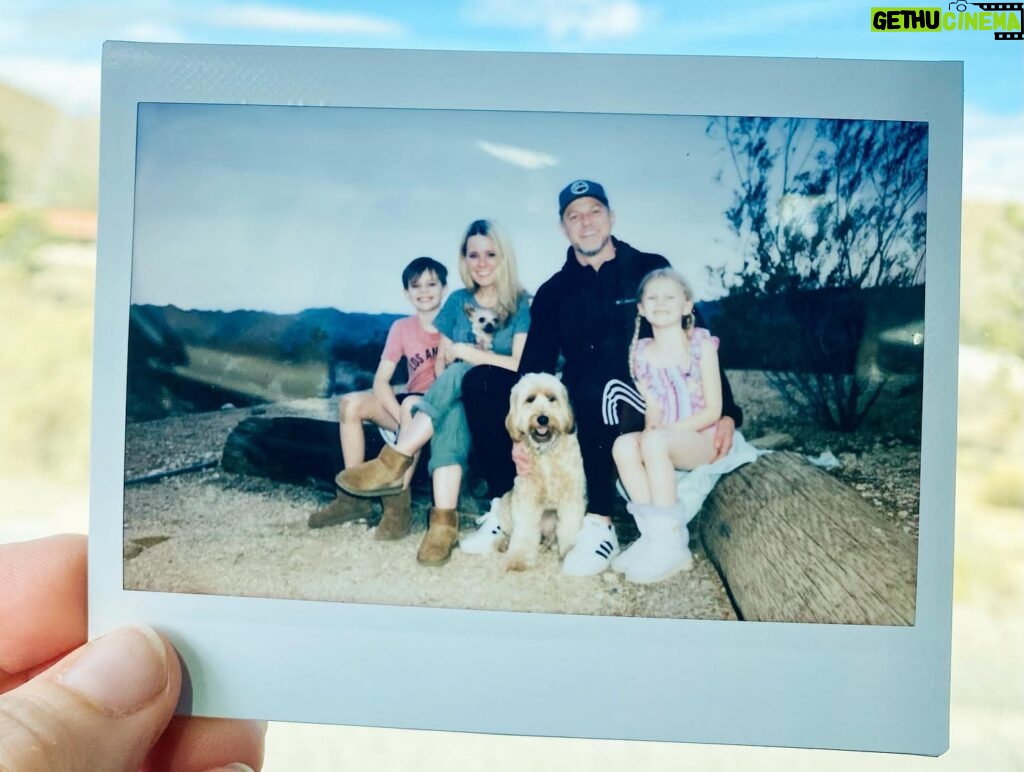 Allison Munn Instagram - Family weekend in the desert. 🧡