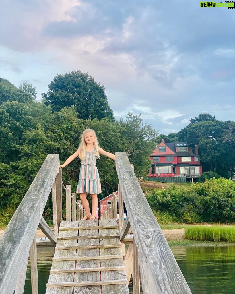Allison Munn Instagram - Wrapping up a whirlwind of a summer with family & friends. Big thanks to my kids for being great travelers and @talrabinowitz & @alecsulkin for being incredible hosts.