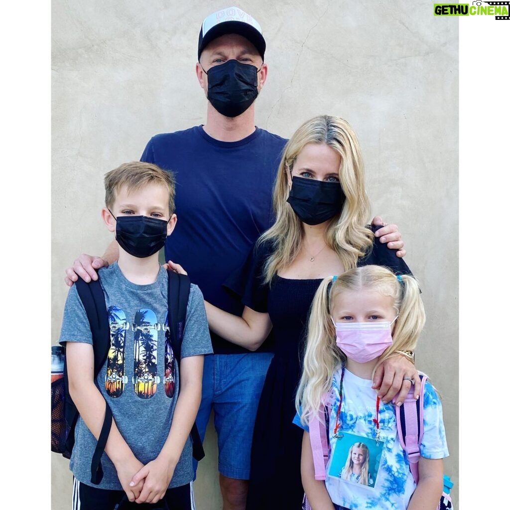 Allison Munn Instagram - Woah. After 522 days, my kids are finally back at school. I’m feeling a lot of big feelings today: relief, excitement, anxiety…but mostly gratitude. I’m deeply grateful for these resilient kids and for the school district making sure everyone is masked and our teachers & staff are vaccinated. 💙