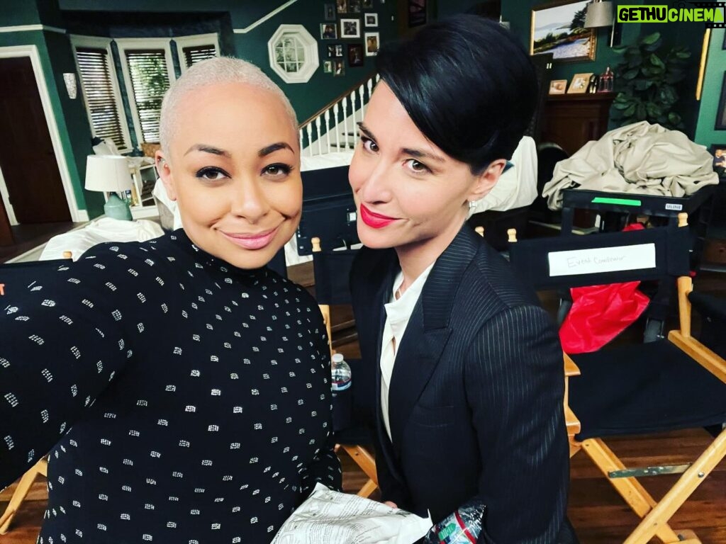 Allison Scagliotti Instagram - Ding dong, the actor’s strike is over. Here’s the last time I got to do the thing: back in March, with the genius @ravensymone. Holding for laughs going on 22 years.