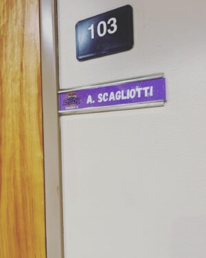 Allison Scagliotti Instagram - I live under a rock and also don’t own a TV so let me now share that I got to jump into an episode of @thatgirllaylay playing your favorite nightmare, a local news anchor. Salad days in my favorite place, a sitcom set. #kidsandanimals