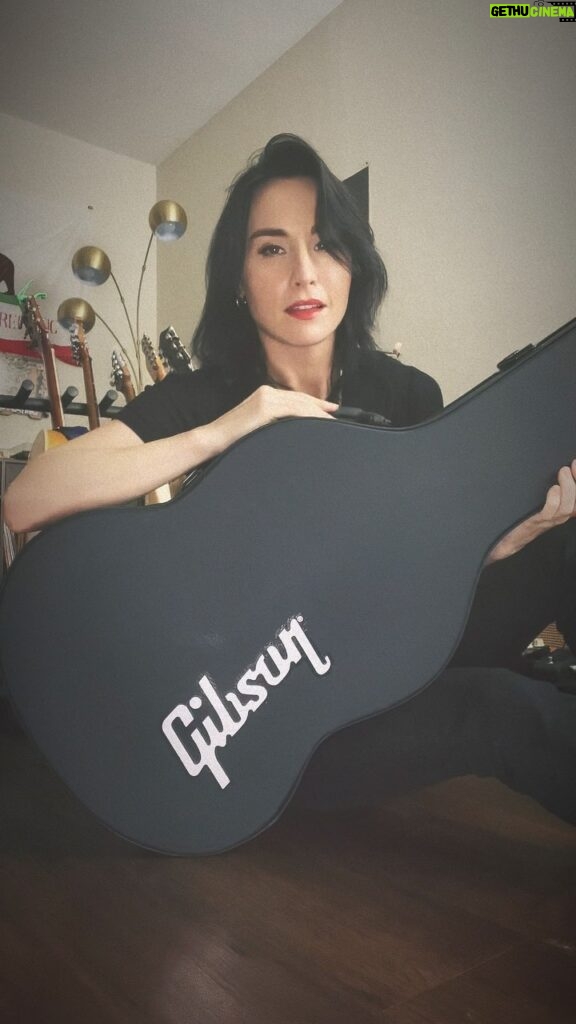 Allison Scagliotti Instagram - A blessed Virgo season to all who celebrate. For those keeping track, I made a little exploratory trip to @chicagomusicexchange a few weeks back. This is the beauty who called to come home with me. Say hello to my new baby, Rosemary. 🌹 🦇 @gibsonguitar
