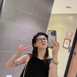 Ally Chiu Instagram - 回歸🎮💛 打遊戲直接被搶裝備的日常 （真的是別說了檢舉也沒用 好生氣餒） 沒洗頭的日常 （拍戲的時候幾乎天天洗？） 長胖的日常 （讓我吃個一星期 然後再減） 謝謝大家😆