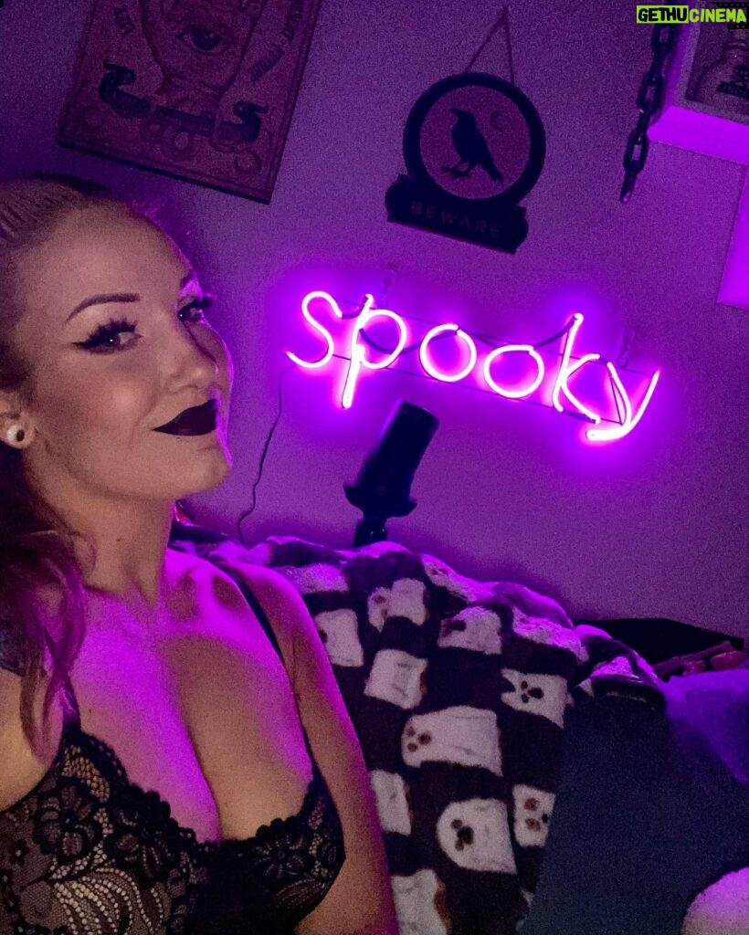 Allysin Kay Instagram - First cosplay of the spooky season is tonight on Twitch! 👻 Chat votes on my costumes all season long & they started this one off with a real challenge. 😅 Come see if I can pull this off AND vote for my next one at 10pm ET 🖤 [Link in stories & bio]