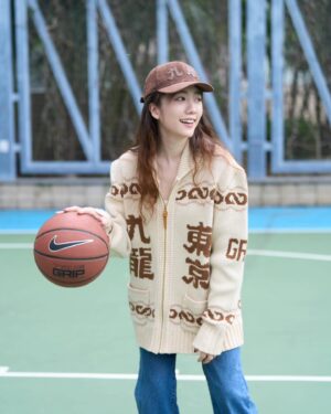Alma Kwok Instagram - @growthringsupply
 🏀🐉

我發現上次story講赤木爾君，大家都以為係講晴子
我想講我係講緊剛憲🤪

我有好多為咗打波而失去表情管理嘅相想出

#togetherwewillriseagain