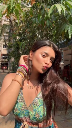 Alma Hussein Instagram - Brown skin under sun> recreate this super cute transition 🕊️❤️
#explore#explorepage#exploremore#trend#trending#transition#recommended