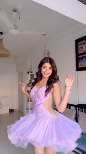 Alma Hussein Instagram - If this isn’t the prettiest dress then idk what is💅🏻🎀 deets<

Outfit from - @anjumqureshilabel 
Bracelet and watch stack - @aldo_shoes 
Earrings- local store 
Heels - @hm 
Body shimmer - @victoriassecretindia 
Perfume - @chanelofficial coco mademoiselle 
Hair & makeup by me💅🏻

Comment down below if you want any other detail🎀

I really do feel like a princess in this dress🥺

(Grwm, dress, outfit, aesthetic)

#explore#explorepage#exploremore#recommended#trend#trending#reel#reelitfeelit