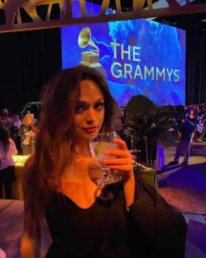 Alyssa Jirrels Instagram - me at the Grammy’s for some reason lol