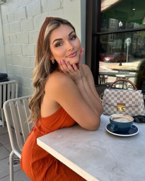 Alyssa Snider Instagram - Sweet September 🍂☕️