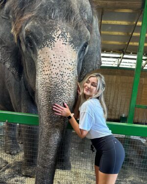 Alyssa Snider Instagram - Went to an elephant sanctuary and even got to give ‘em a bath 🐘🛁
To donate to our big friends: https://www.myakkaelephantranch.org/support