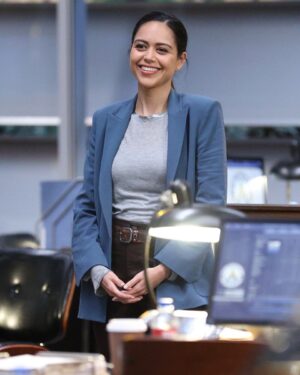 Alyssa Diaz Instagram - So happy it’s Friday! Hope you all had a great week. ❤️