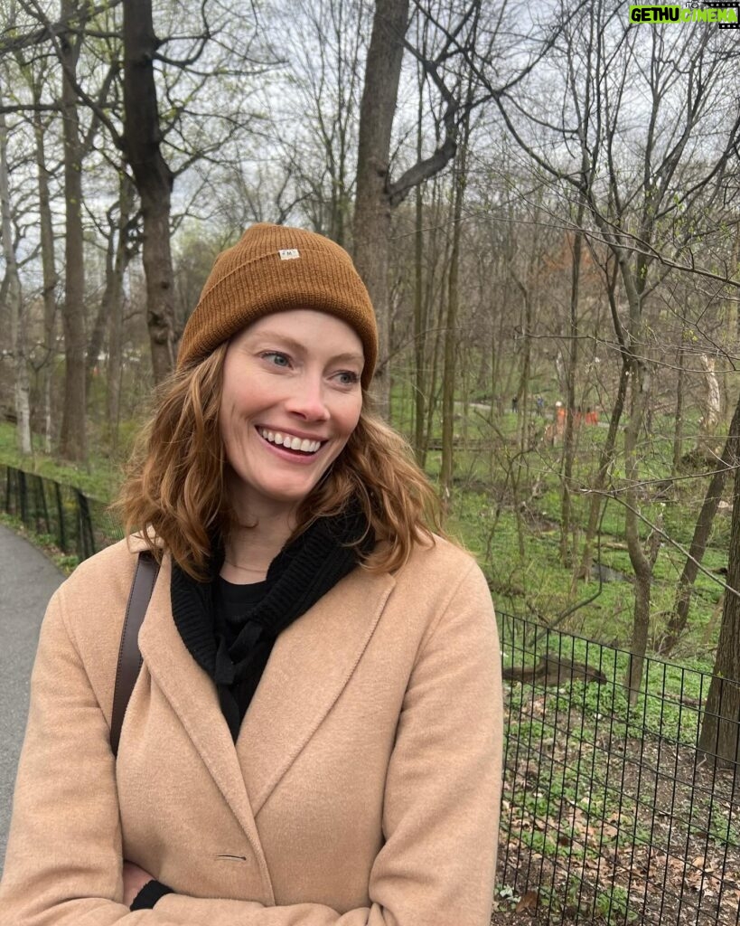 Alyssa Sutherland Instagram - Lately 🧶