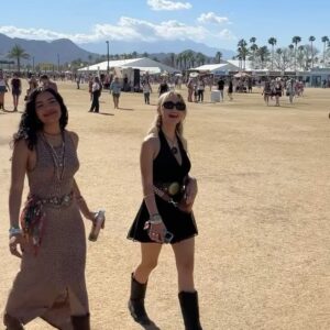 Alyvia Alyn Lind Instagram - saw willie nelson and the beach boys live, and ate way too much popcorn. successful first @stagecoach !!! @cookiepop_candypop