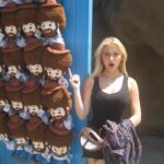 Alyvia Alyn Lind Instagram - happy birthday to powwow the pigcow ! (oh and noah) @knottsberryfarm