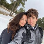 Amaia Aberasturi Instagram - M’agrada el pa amb tomata, el turró, la neu i esquiar ⛷️