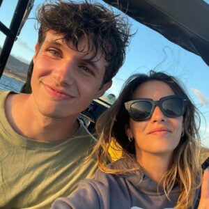 Amaia Aberasturi Instagram - ¿Ya habéis hecho maratón de la segunda temporada? Si no… ya tenéis plan para este fin de semana 😝
Gracias por vuestros comentarios tan bonitos 🫶🏽