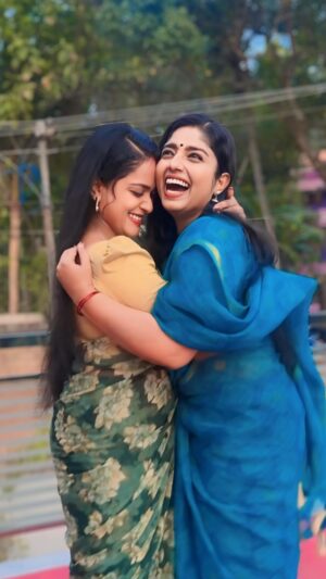Amala Gireesan Instagram - Konjum mainakkili 🎼❣️
True friendship comes when the silence between two people is comfortable 🦋🍃
🦋
.
.
🦋
#reelsinstagram #reelkarofeelkaro 
#joshmeinaaja