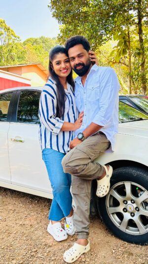 Amala Gireesan Instagram - entha ippo evide sambhavicheeee😂😂😂😂

Comment your guess ☺️

#happiness #overloaded #😂