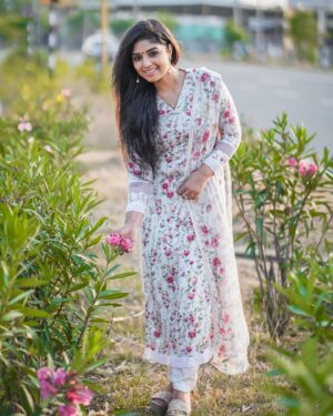Amala Gireesan Instagram - 🌷🌷🌷🌷

Costume by @kalista_shaheera_noushad 
📸 @prabhuv_