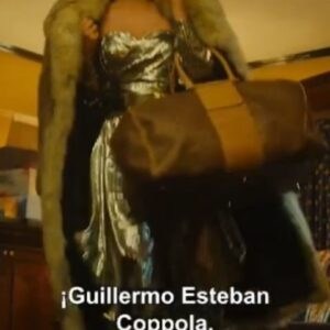 Amalia González Instagram - Arrancaron los dimes y diretes de la serie...🤦🏼‍♀️
Home sweet Home: habrá existido esa escena en la vida real entre nosotros???
Yo la verdad no me acuerdo 🤷🏼‍♀️

#laseriedecoppola
