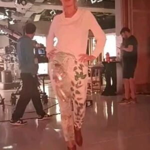Amalia González Instagram - Hasta mañana!

@empezareldiaoki por @ciudad_magazine 📺
Lunes a viernes de 10 a 12

Mi pantalón es de @lolaindianconcept
