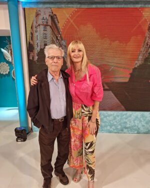 Amalia González Instagram - Gran actor, fuerte personalidad, polémico, inteligente...@gerardoromanooficial 👏🏻👏🏻👏🏻

Gracias por visitarnos, Gerardo!!!
@empezareldiaoki 

Mi look @lolaindianconcept 👗