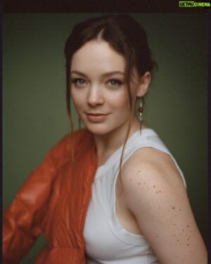 Amalia Holm Bjelke Instagram - Are you still listening or are you too busy counting my freckles?? 

@martin.kiessling 📸🎞️
