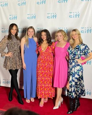 Amanda Brugel Instagram - Three minute squats in heels, too much laughter and a reunion with my angel girls. The World Premiere of @thecinechick’s Year Of The Fox was a huge success. So very proud of this film and it’s tremendous cast and crew. Can’t wait for you to see it. 

@siffnews #yearofthefox
