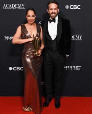Amanda Brugel Instagram - .
How it began. 
How it ended. 
Thank you @rvng.couture.
Thank you @kardinalo. 
Better late than never. 😜

📸: @georgepimentel1 

#canadianscreenawards #comedy
