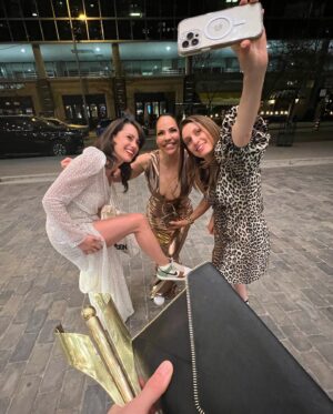 Amanda Brugel Instagram - .
How it began. 
How it ended. 
Thank you @rvng.couture.
Thank you @kardinalo. 
Better late than never. 😜

📸: @georgepimentel1 

#canadianscreenawards #comedy