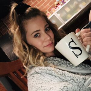 Amanda Leighton Instagram - Voice over attire- hair scrunchie, plushy lamb jacket, and cup of tea 🥰