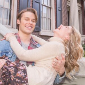 Amanda Leighton Instagram - Tune in to tonight’s episode of This Is Us and see the 30 year love story of Kevin and Sophie! 💛 tonight 9/8c on NBC #thisisus