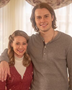 Amanda Leighton Instagram - Be sure to tune in to This Is Us tonight at 9/8c on NBC! #thisisus 🍋